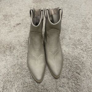 Women's Pointed Toe Western Ankle Boots - light brown/tan